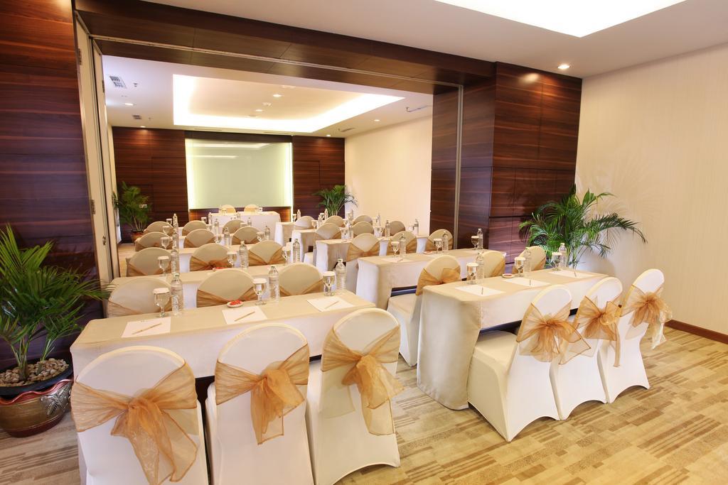 Swiss-Belinn Ska Pekanbaru Buitenkant foto